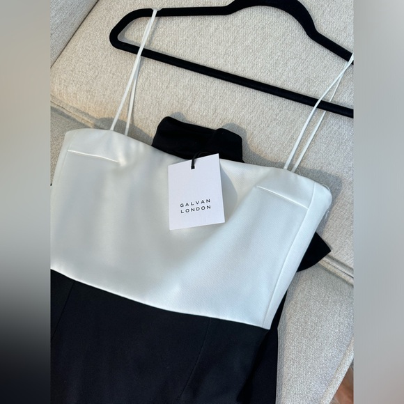 GALVAN LONDON WHITE AND BLACK GOWN - Picture 5 of 7